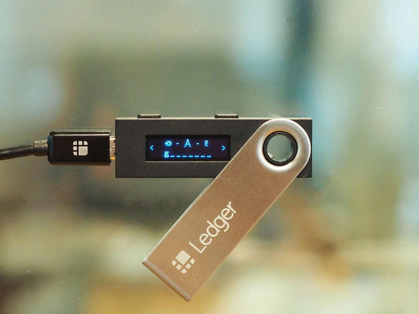 이더리움 거래를 위한 Trezor, Ledger Nano 하드웨어 월렛 2종 사용 | by knil nissim |  RayonProtocol | Medium