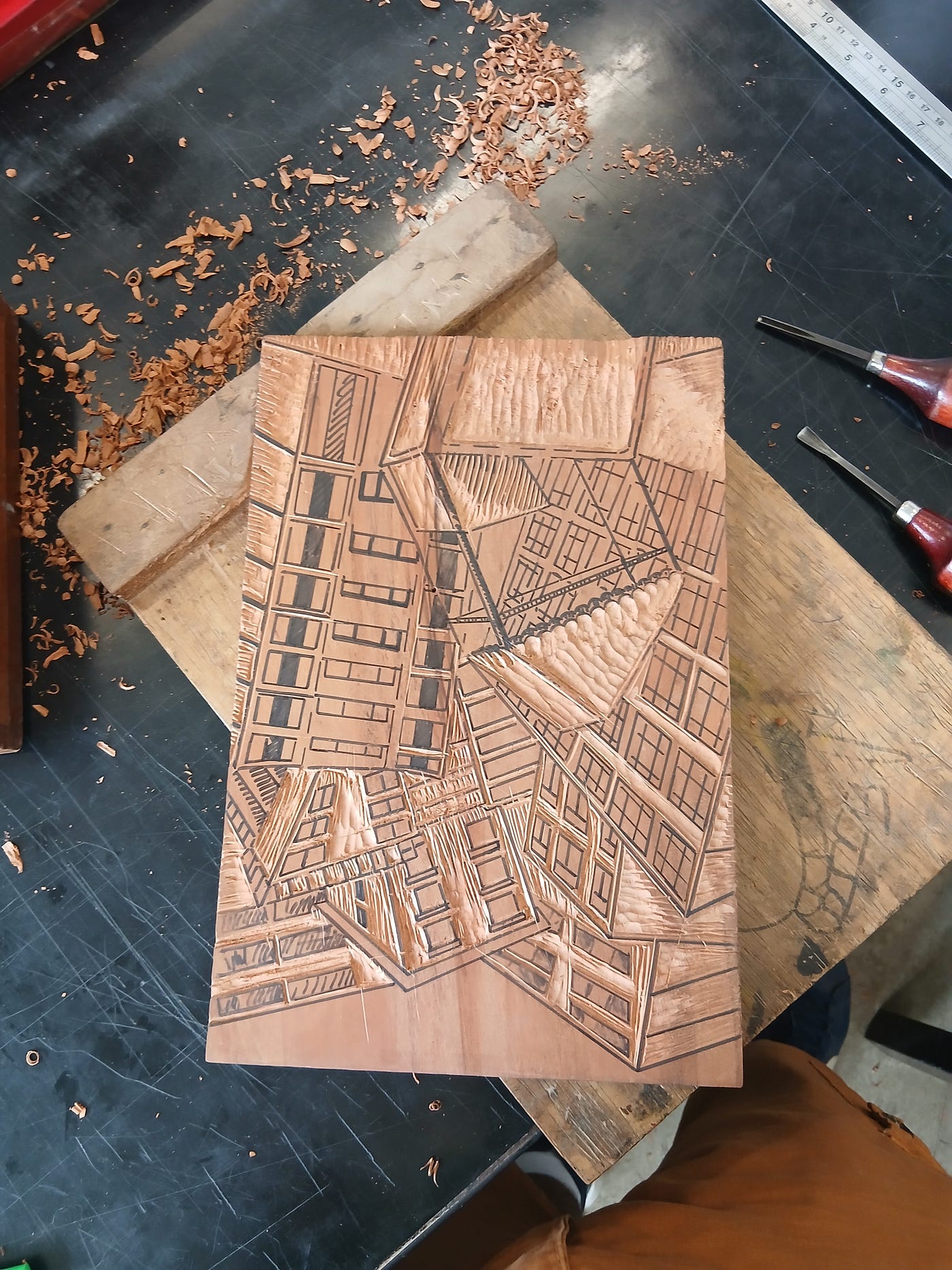 Desbastando matriz de madera