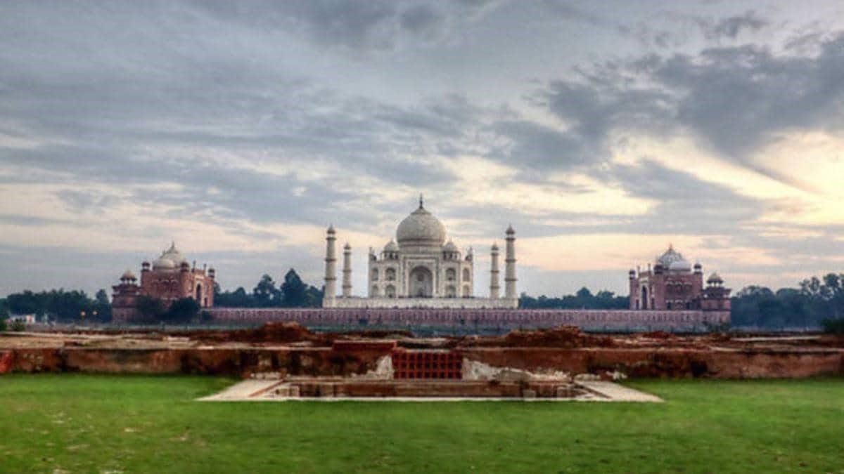 平山郁夫、Tha Taj Mahal Seen from Agra Visiting the Taj Mahal in Agra, India: A Spiritual Experience