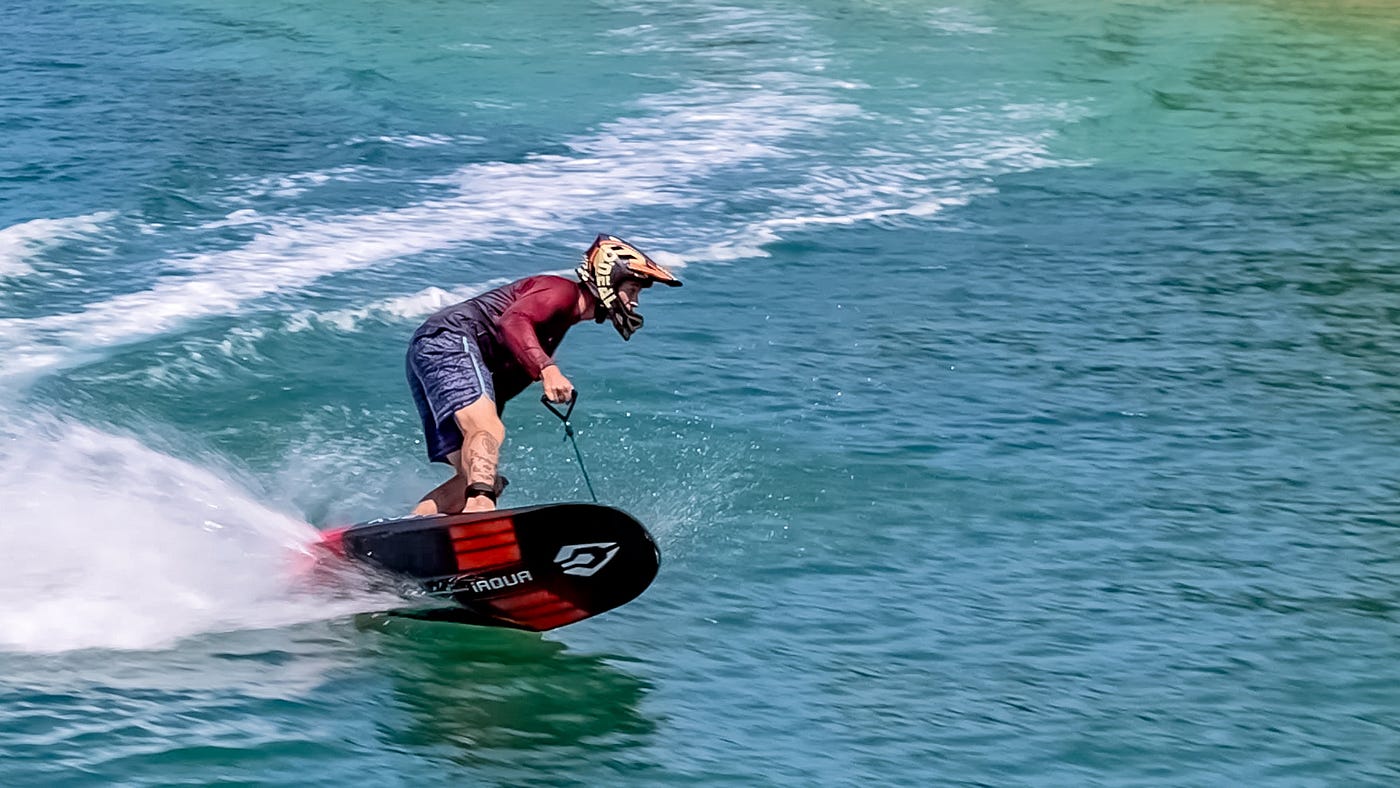 覇海 エフェクト Bring the Speed with the iAQUA X-Jet Xtreme Electric Surfboard