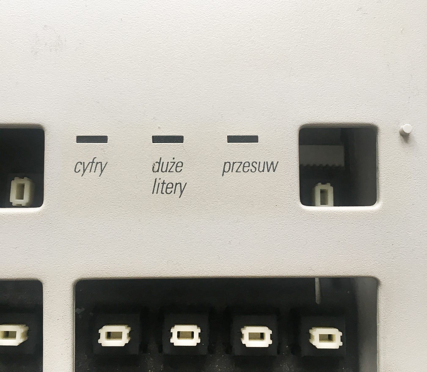 Apple's mechanical keyboard from 80's with USB-C? Bringing AEKII