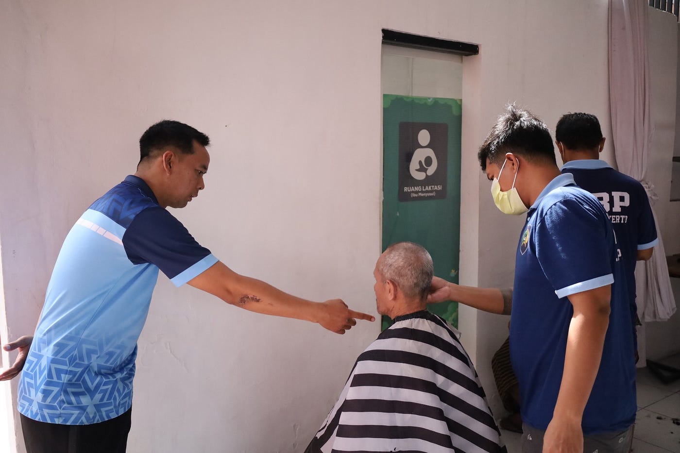 Jumat Berkah Potong Rambut Gratis, Warga Binaan Lapas Mojokerto Tampil Rapi dan Percaya Diri