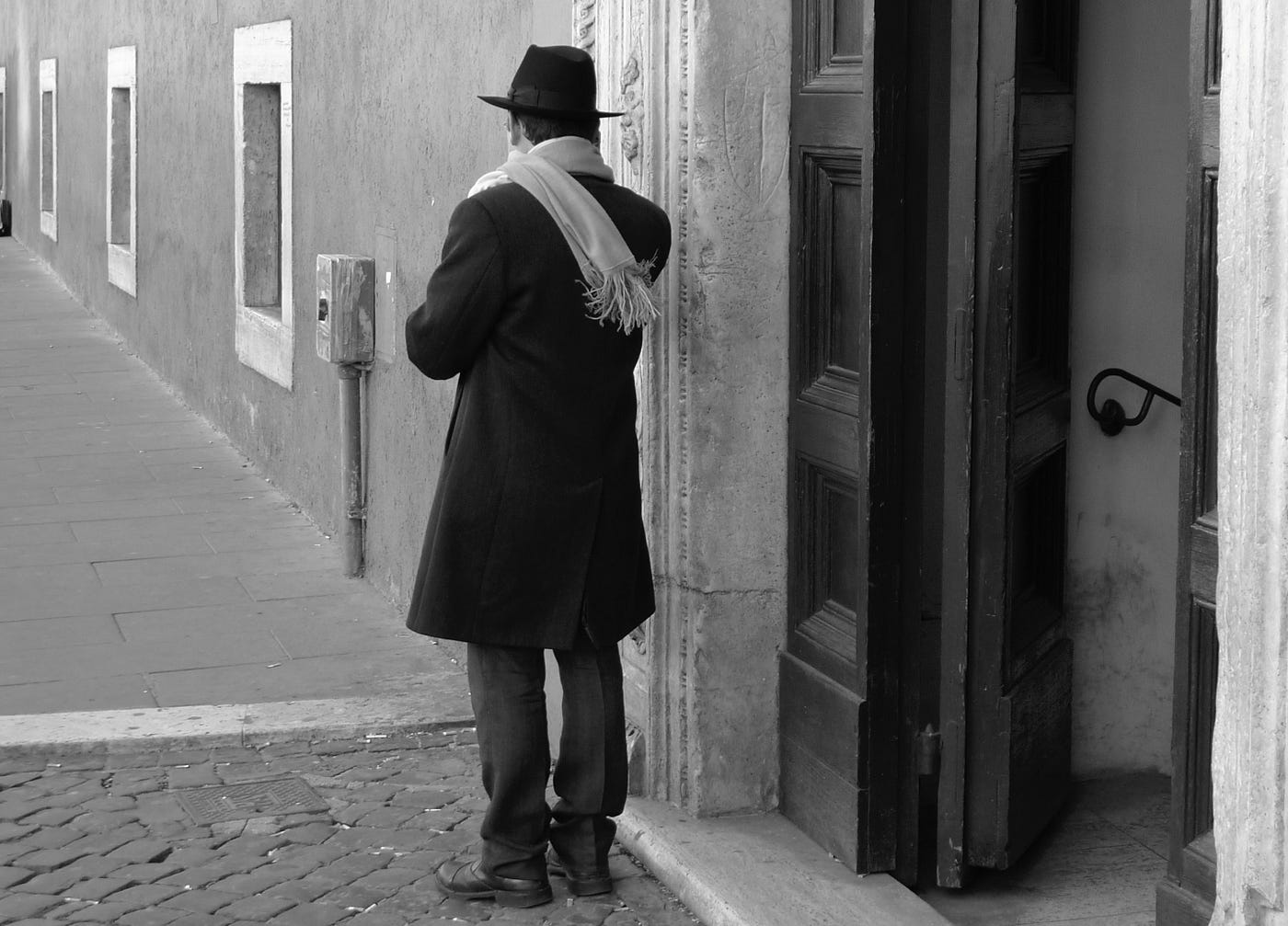 Shy to Bold: Street Photography for Introverts Who Want to Leave Their Comfort Zone