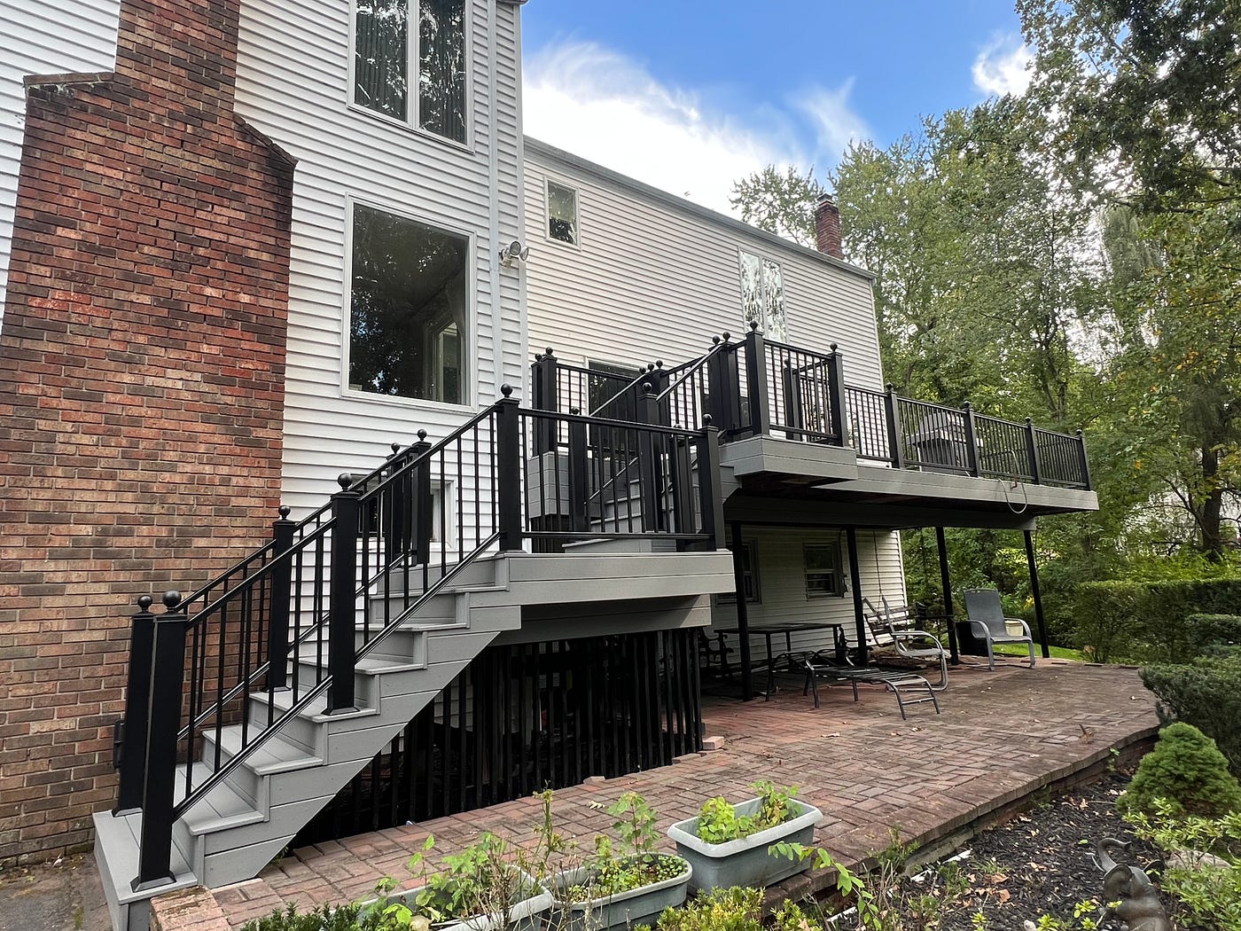 What Bergen County Homeowners Should Know Before Hiring a Railing Contractor