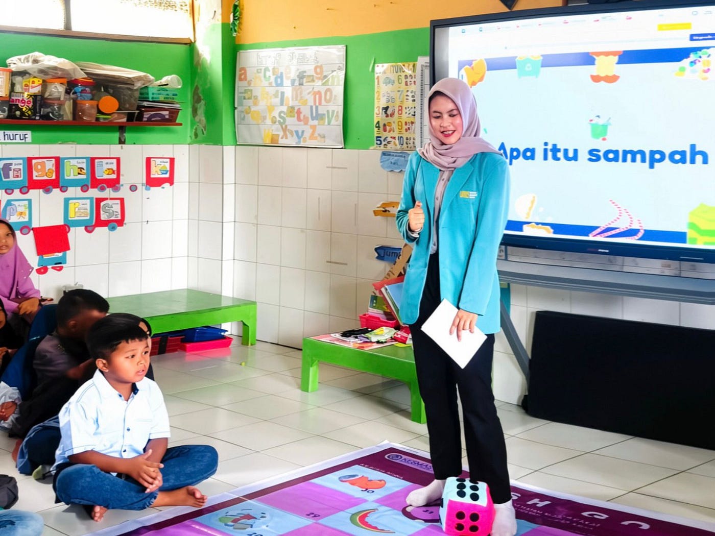 Mahasiswa Kesmas UMS Tanamkan PHBS Sejak Dini Lewat Edukasi Pilah Sampah dan CTPS