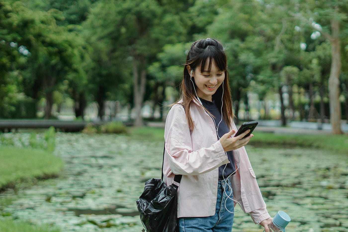 How does messaging work on Deepbond?