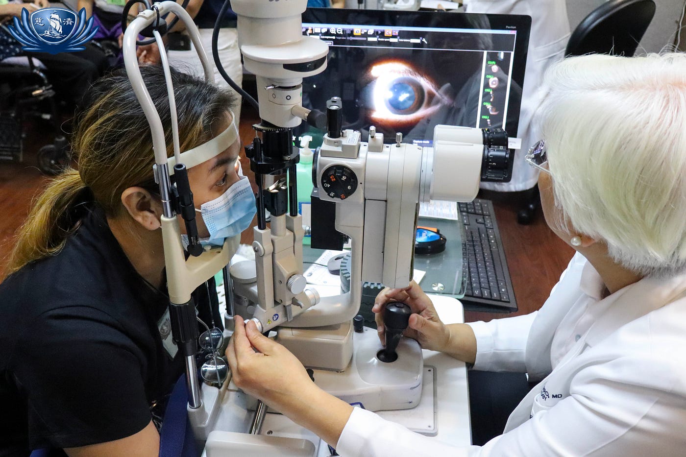 Dr. Bernardita Navarro checked on Sta. Maria’s cataract on her left eye. [Photo by Marithel Valiente]