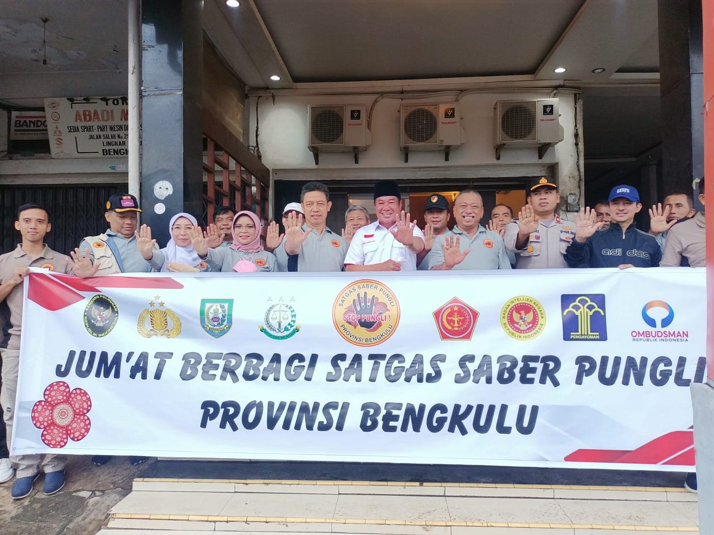 Jum’at Berbagi, Wagub Apresiasi Satgas Saber Pungli