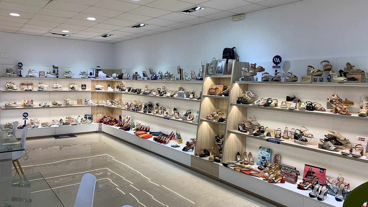 La industria del calzado en Elche, una tradición que camina al borde de la  legalidad | by Juan Carlos Romero | Medium