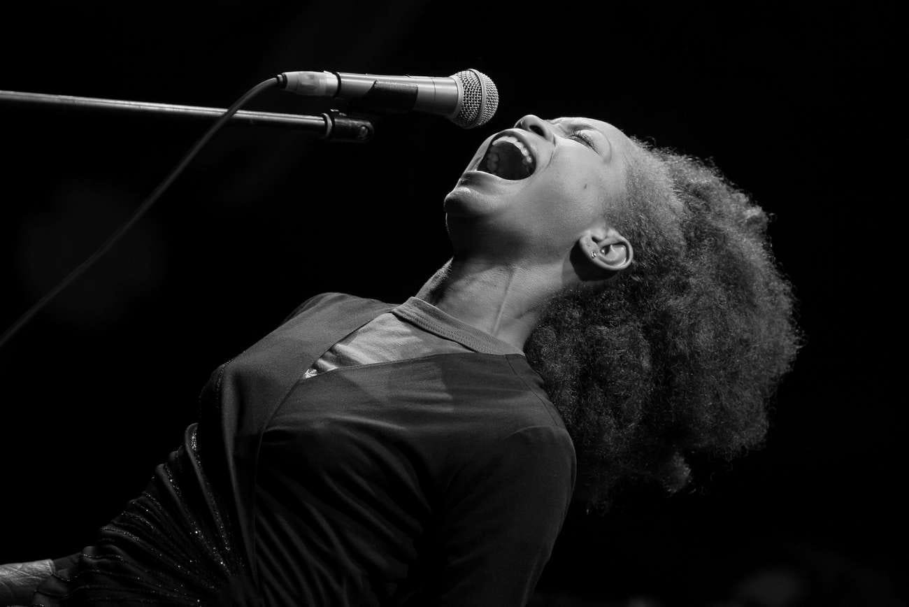 20 Years of 'Mama's Gun' — The Evolution of Erykah Badu | by Njera