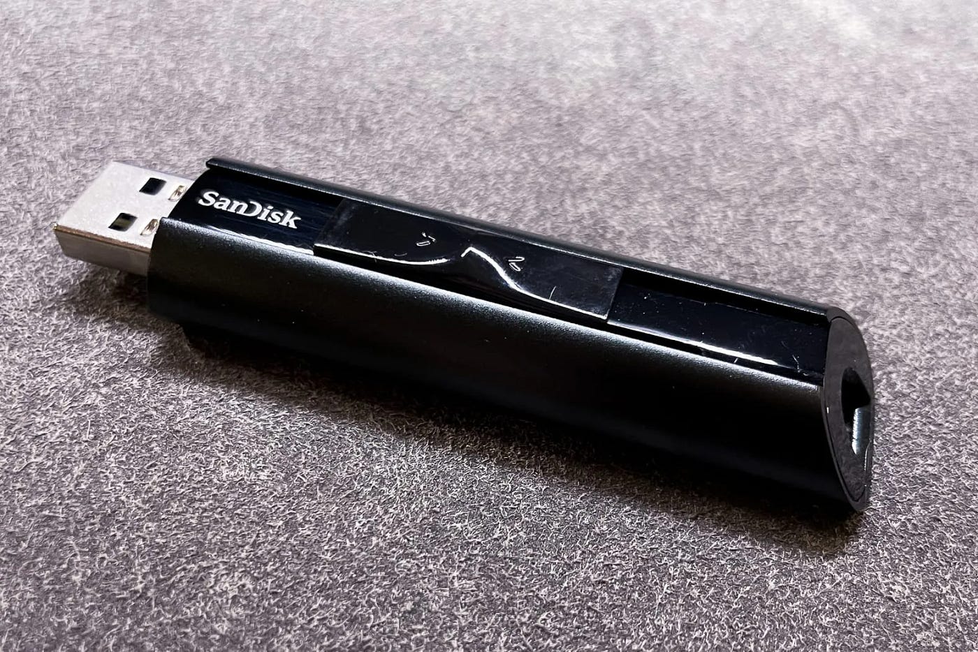 SanDisk Extreme Pro Flash Drive, USB 3.2, Black