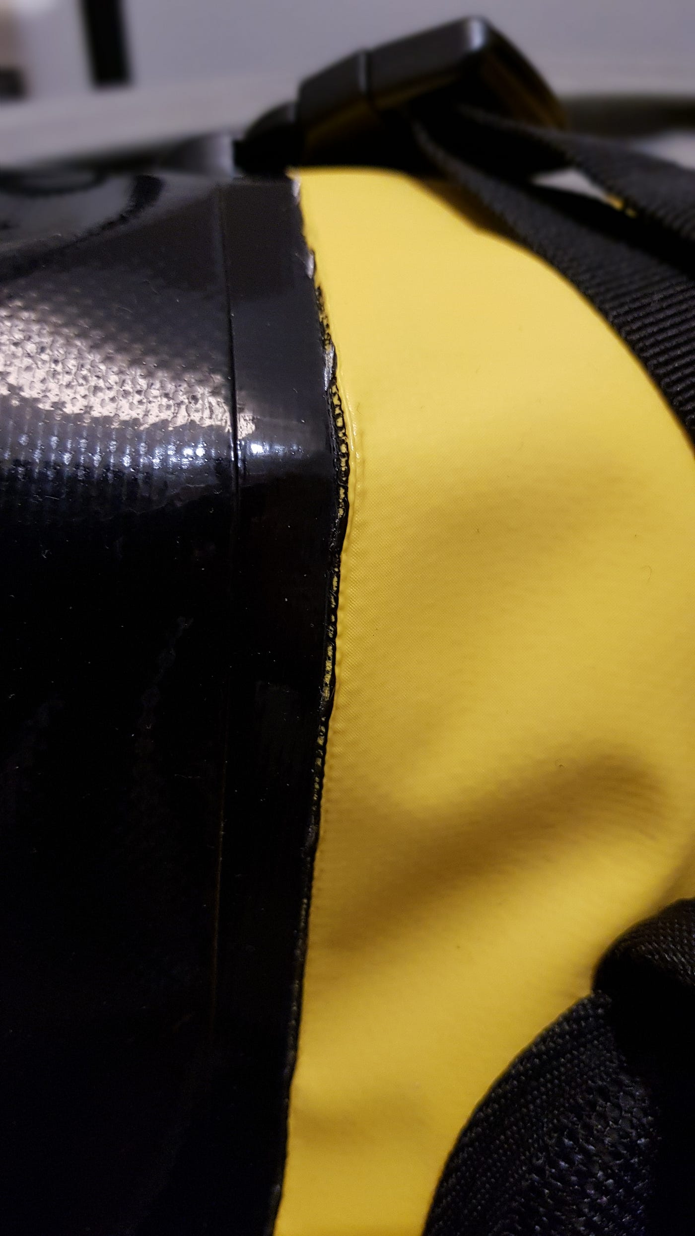 cadence デイパック Review Craft Cadence Cycling Backpack Roll Top Waterproof - YouTube