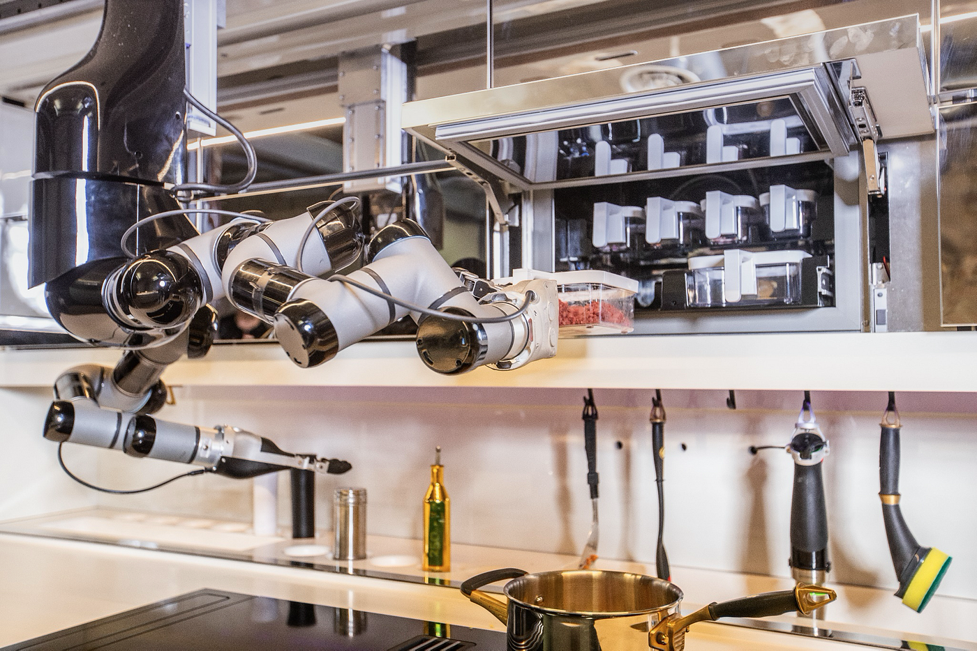 Fully automated robotic kitchen can prepare meals in 3 minutes 