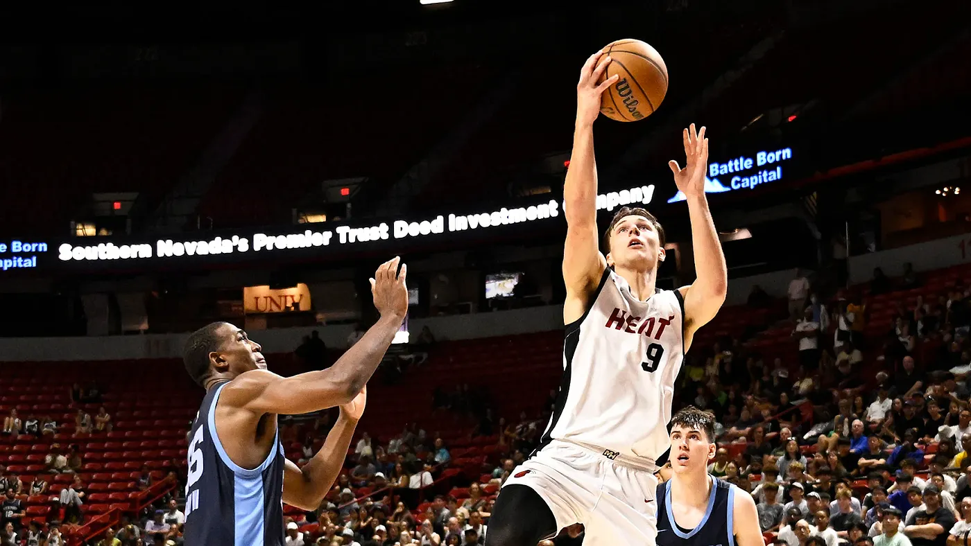 Pelle Larsson driving to the basket in Summer League