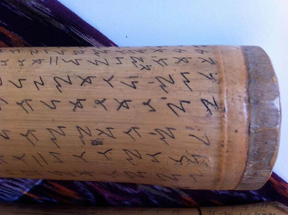 Left-handed mirror writing on a Hanunóo Mangyan bamboo exhibited by the Mangyan Heritage Center at the February-March International Symposium on Endangered Scripts of Island Southeast Asia, Tokyo University of Foreign Studies. Photo by Christopher Ray Miller