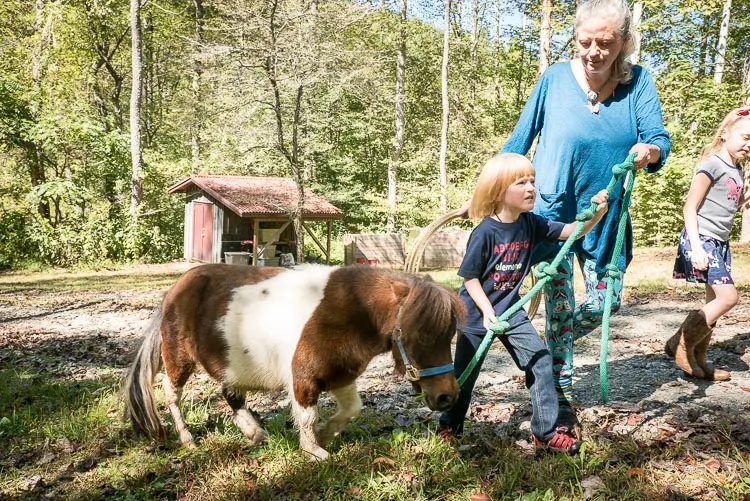 Trinket and children