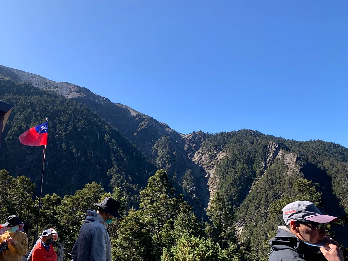 第一次爬玉山就高山症