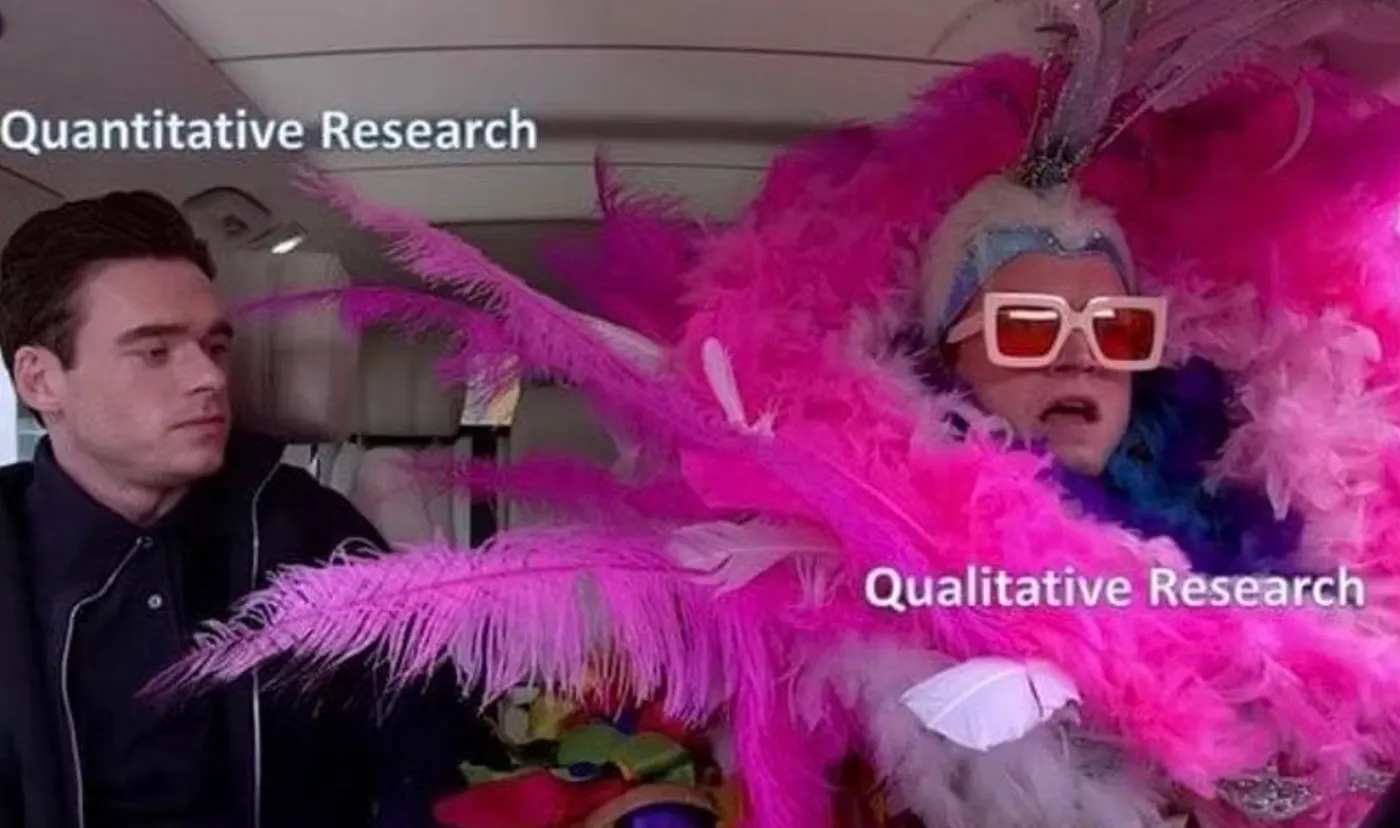 开启心灵,拥抱AI主持的质性研究_ Famous meme comparing quantitative research as being plain, seated next to a fabulously dressed person in feathers, labeled as qualitative research.