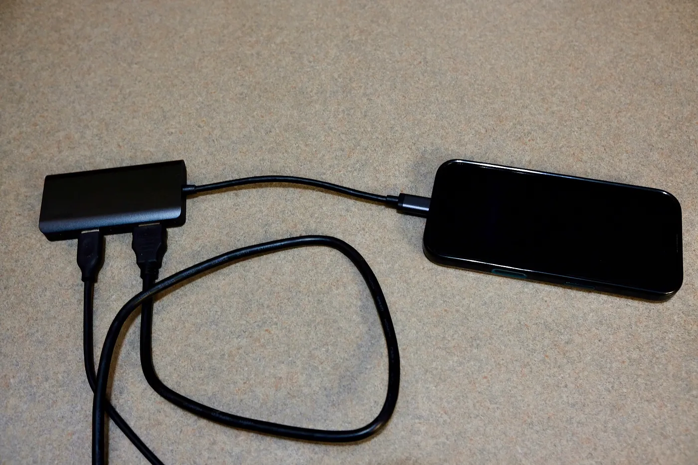 iPhone 16 cable connections