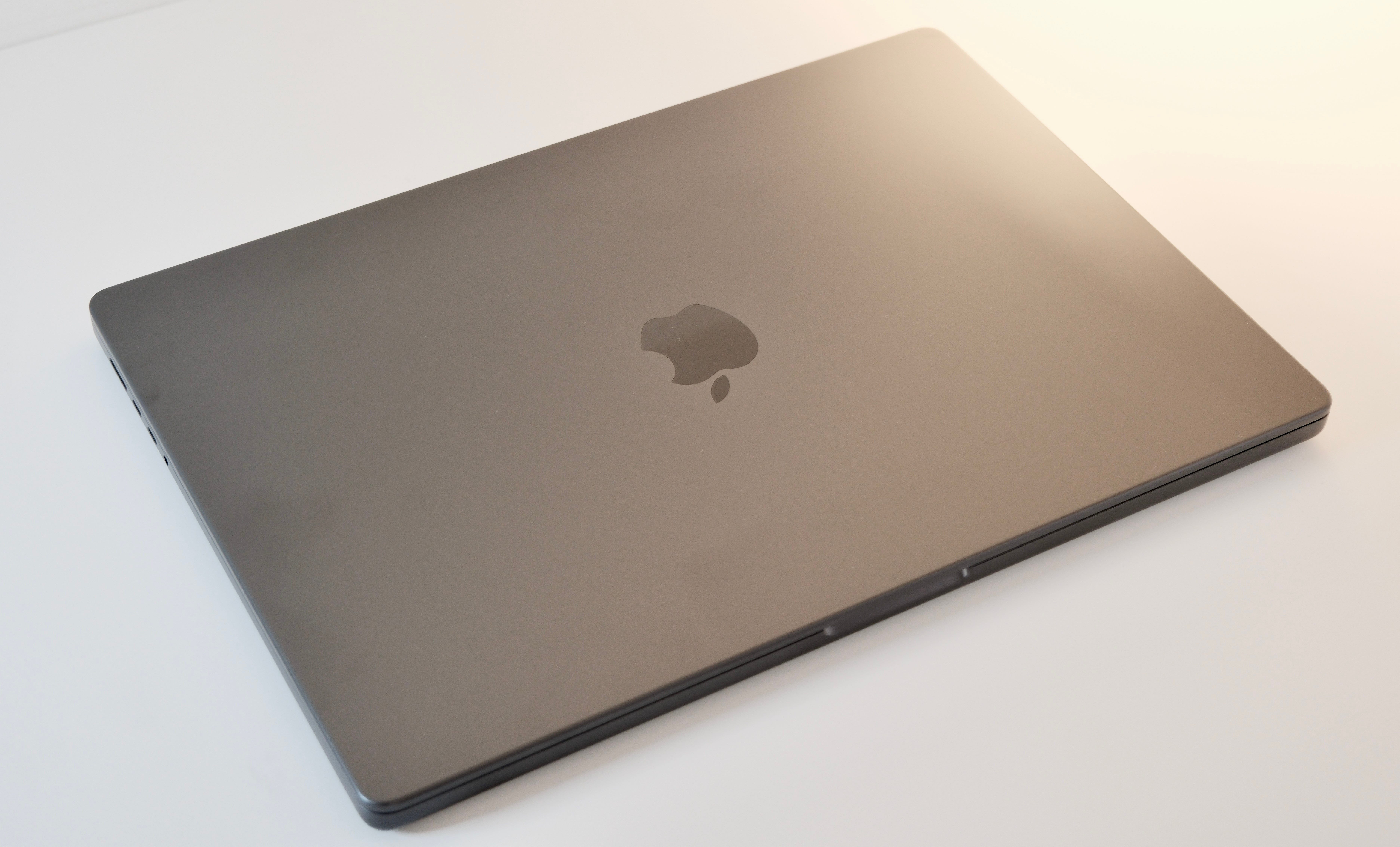 M4 MacBook スペースグレー M4 Pro MacBook Pro 16-inch Review: Real-World Experience, Specs