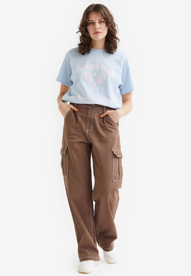 H&M - 90s baggy cargo jeans is back, and this look is