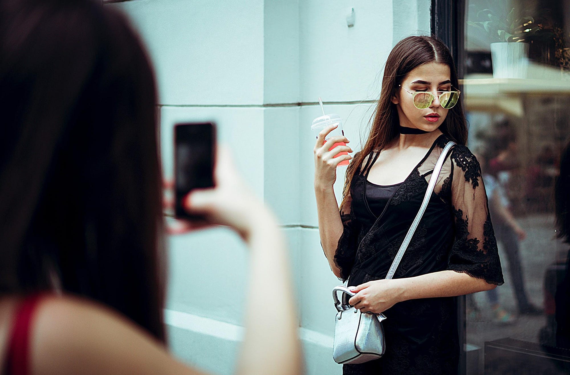 influencer stealing handbag