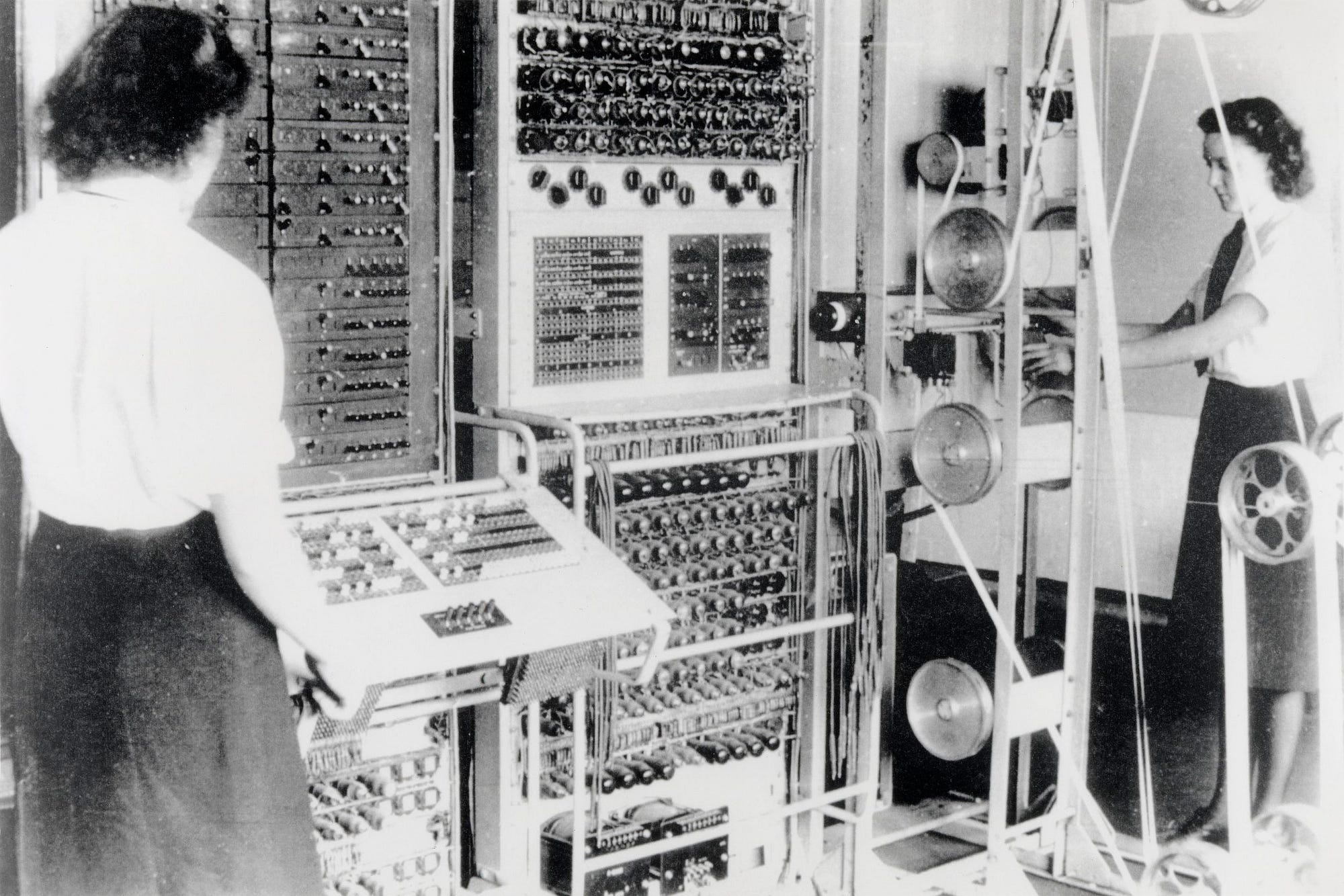 What is a quantum computer and how does it work? | by Science and