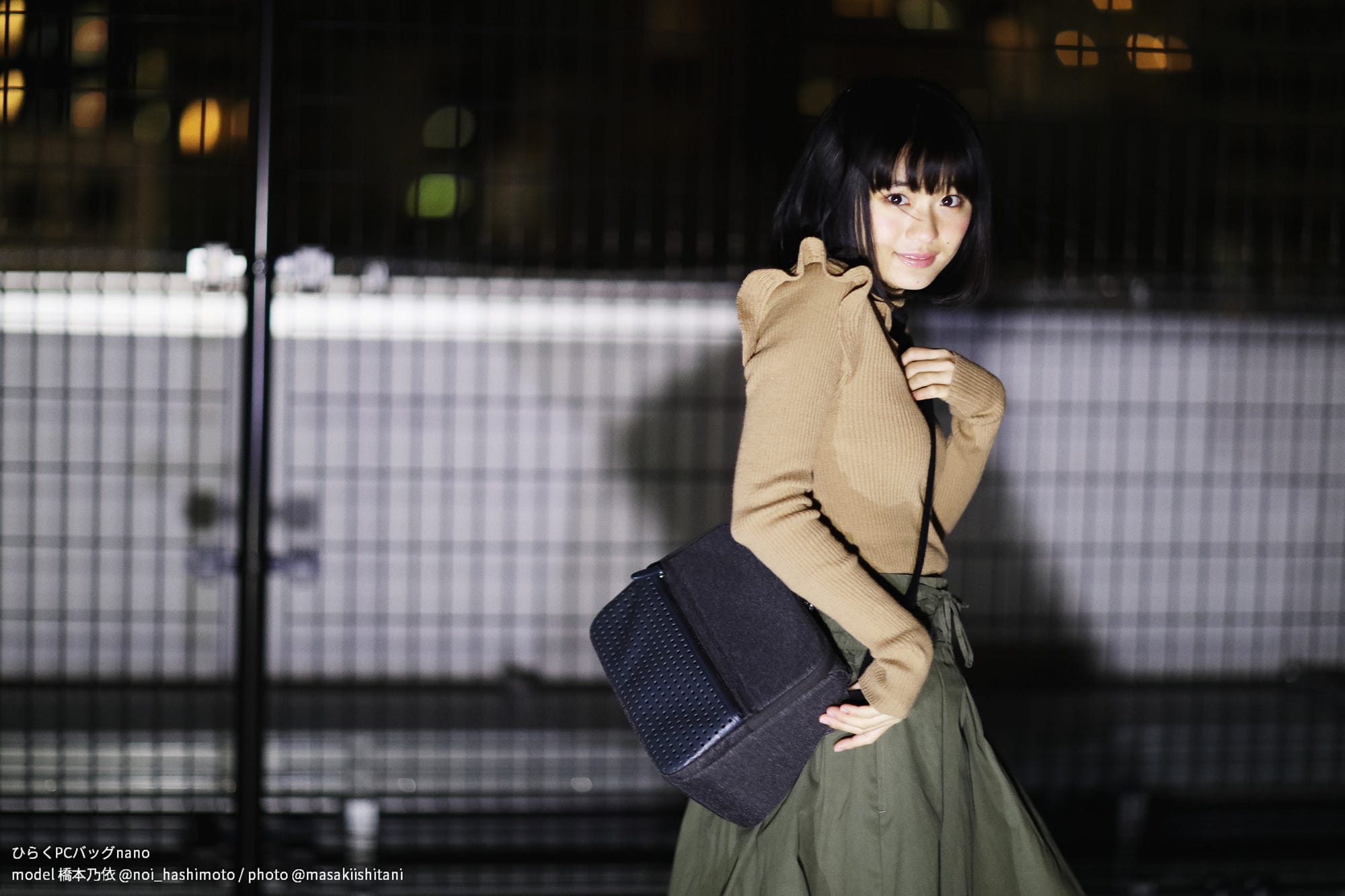 ひらくPCバッグnano / カバン女子 01–88. model 橋本乃依