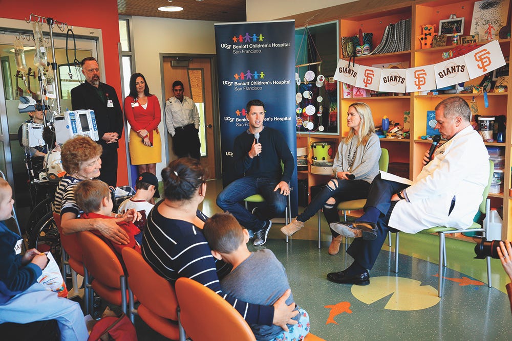 Giants' Buster Posey visits cancer patients