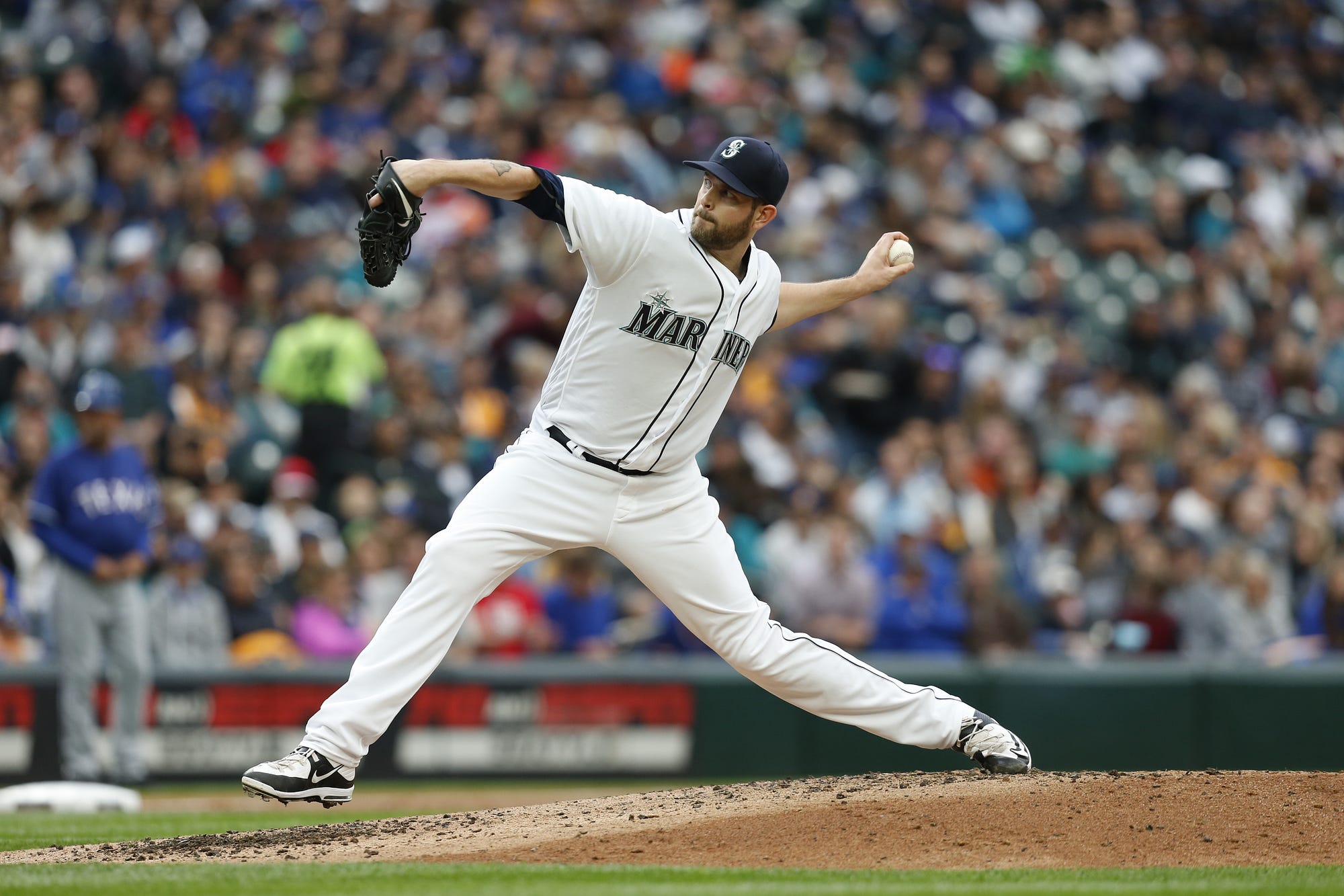 Mariners sign LHP James Paxton to Major League contract