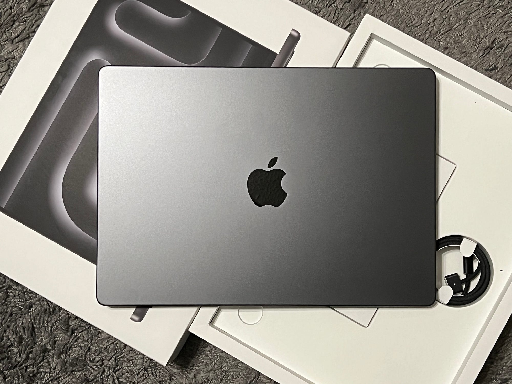 Apple 14-inch MacBook Pro: Apple M3 Max chip with 14 core CPU and 30 core  GPU, 1TB SSD - Space Black (Latest Model)