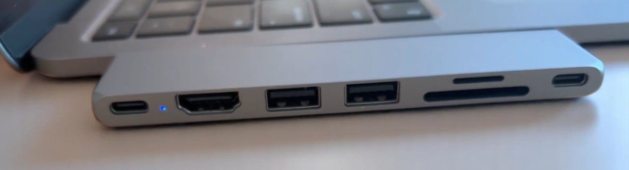 MacBookアクセサリー m14 sddefault.jpg