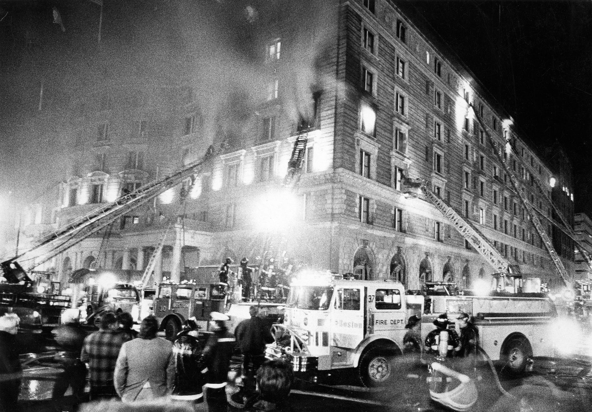 19 Firefighters Injured in Blaze At MTV Offices - The New York Times