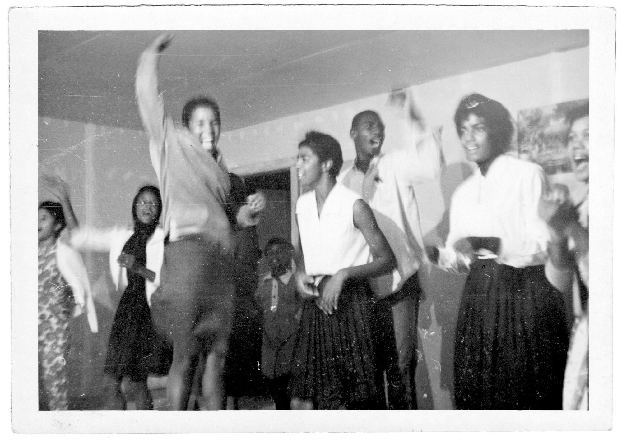 1964: \, image size:2000x1416