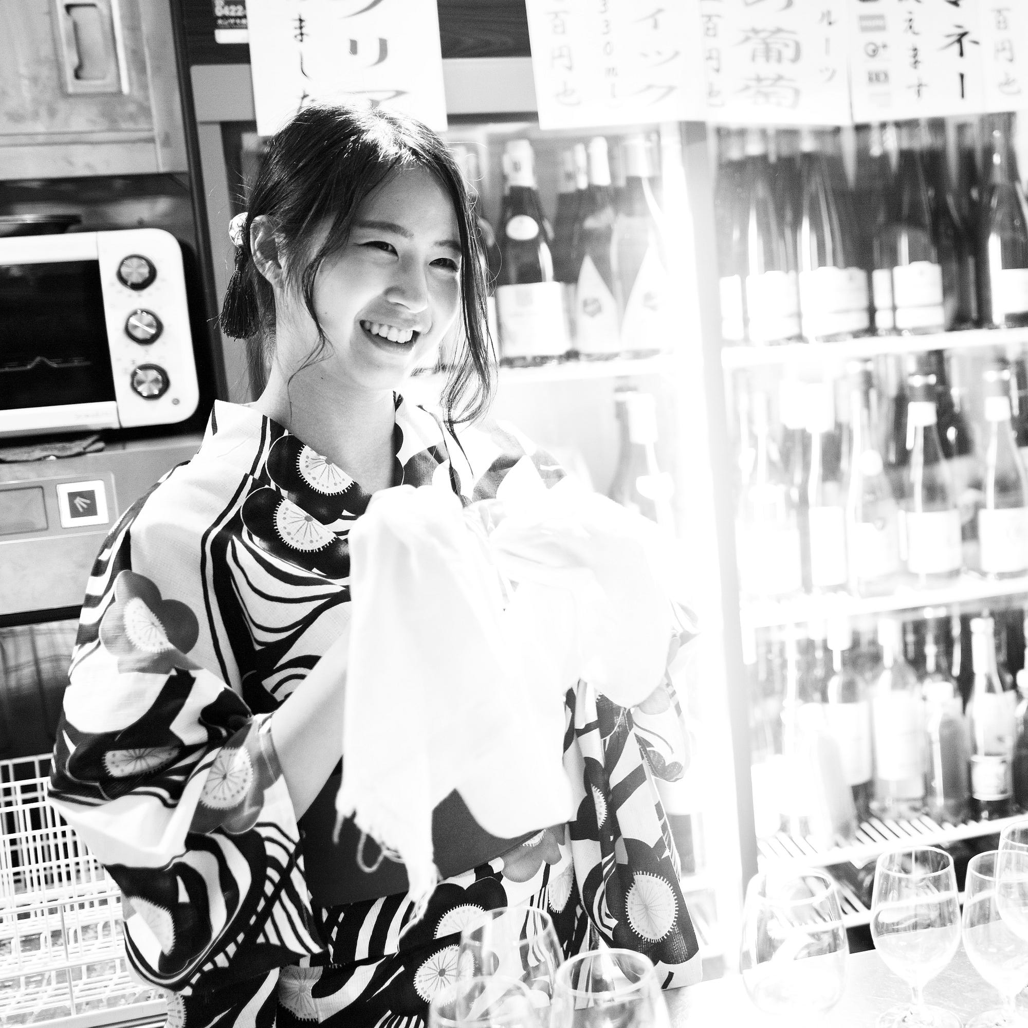 4866–170823 吉祥寺ワインバー「立ち呑みばっかす」の女将をsd