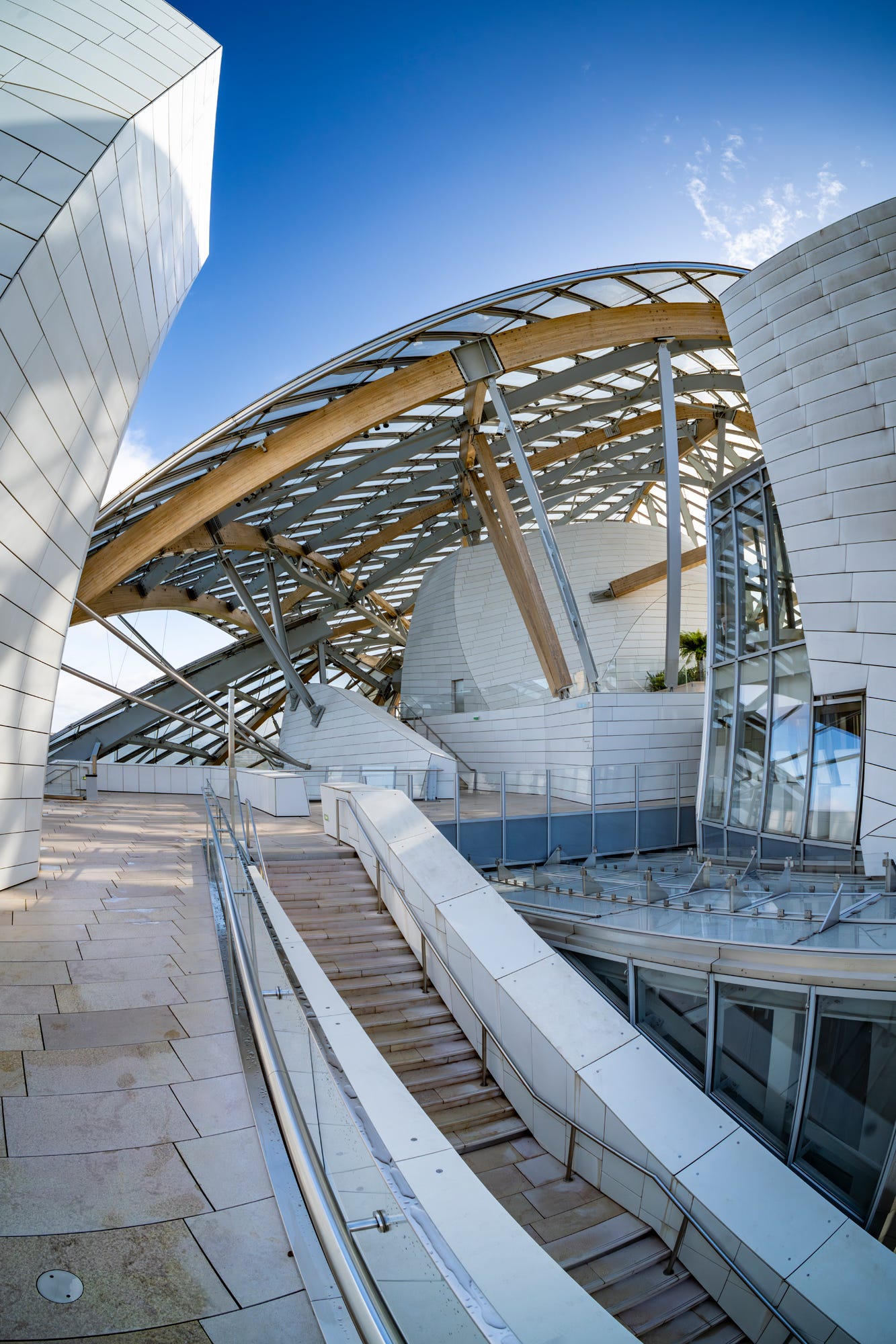Architectural Genius: Frank Gehry's Fondation Louis Vuitton in