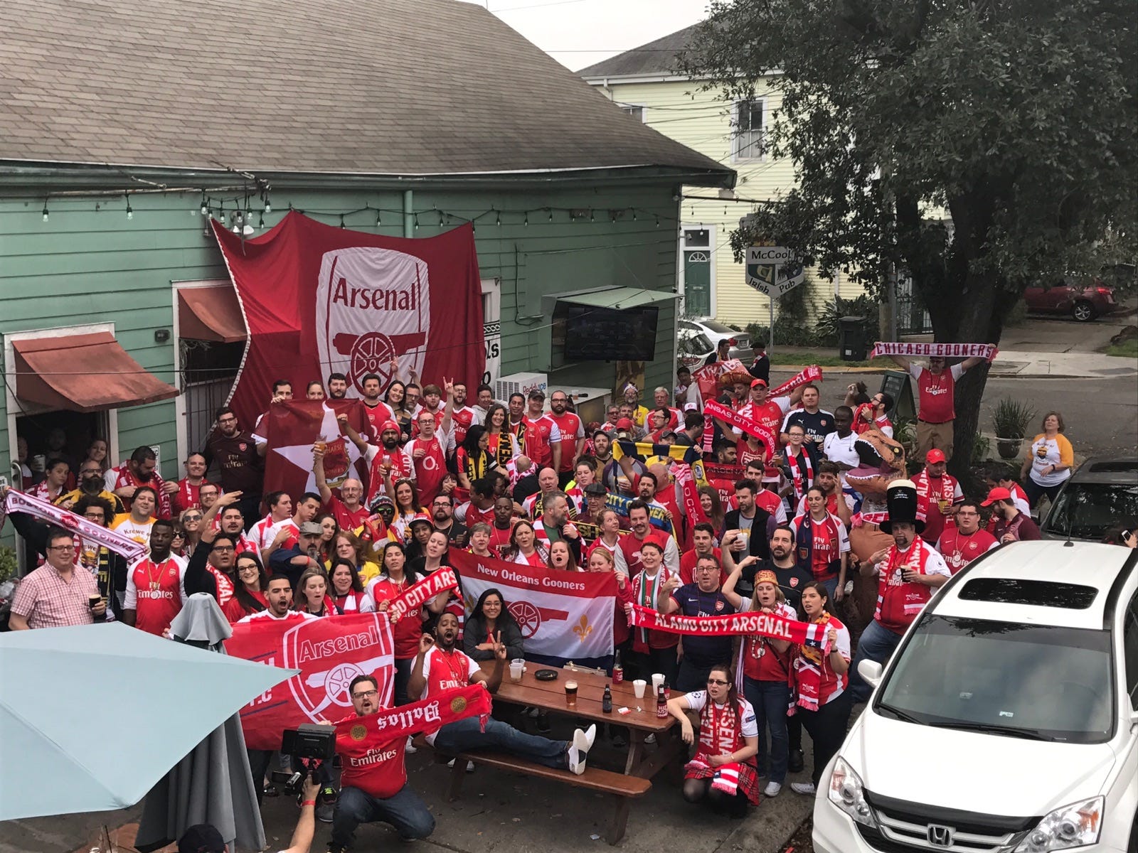 Fans roar as Phils parade through city