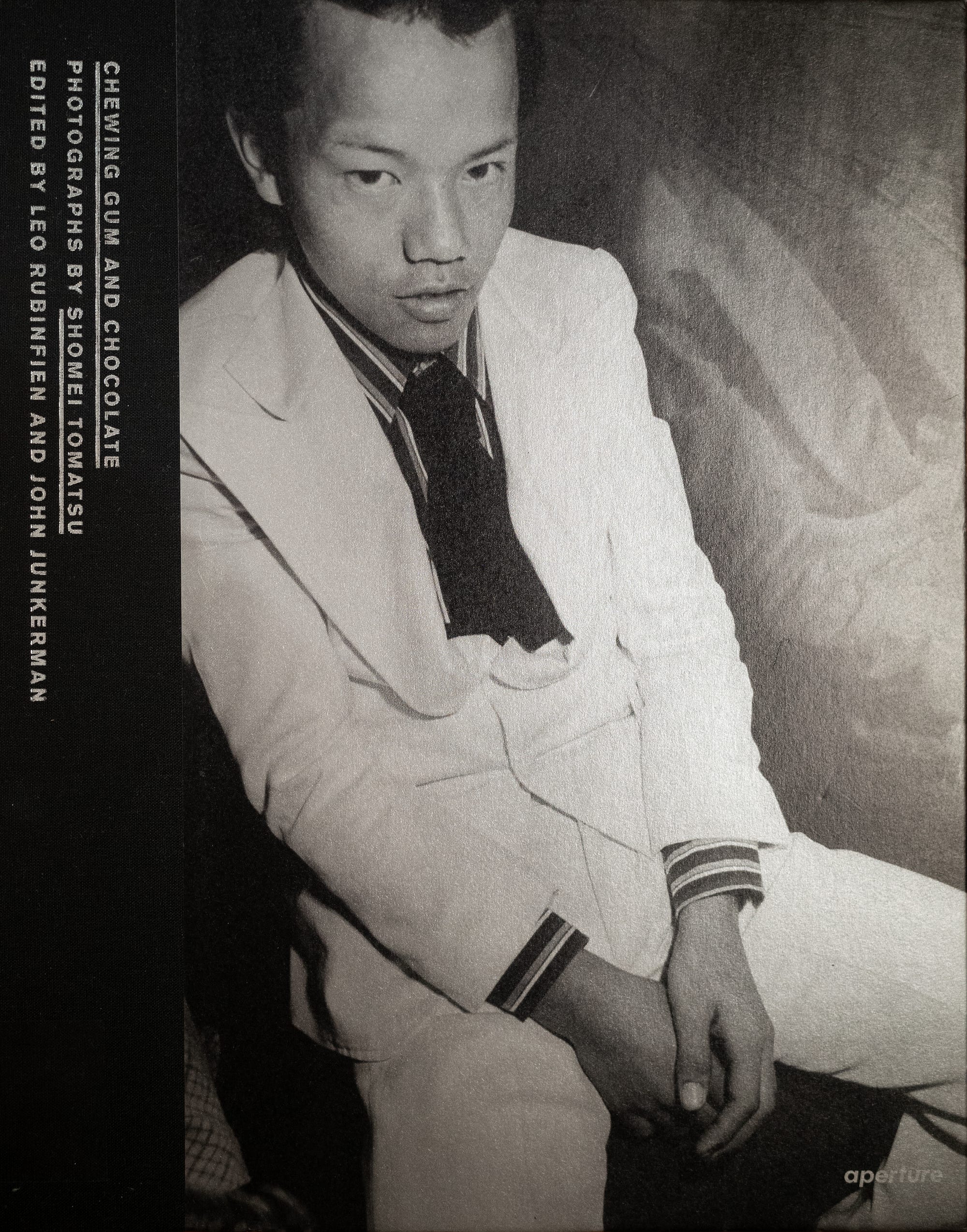 Devouring Photobook #10 — Chewing gum and chocolate — by Shomei