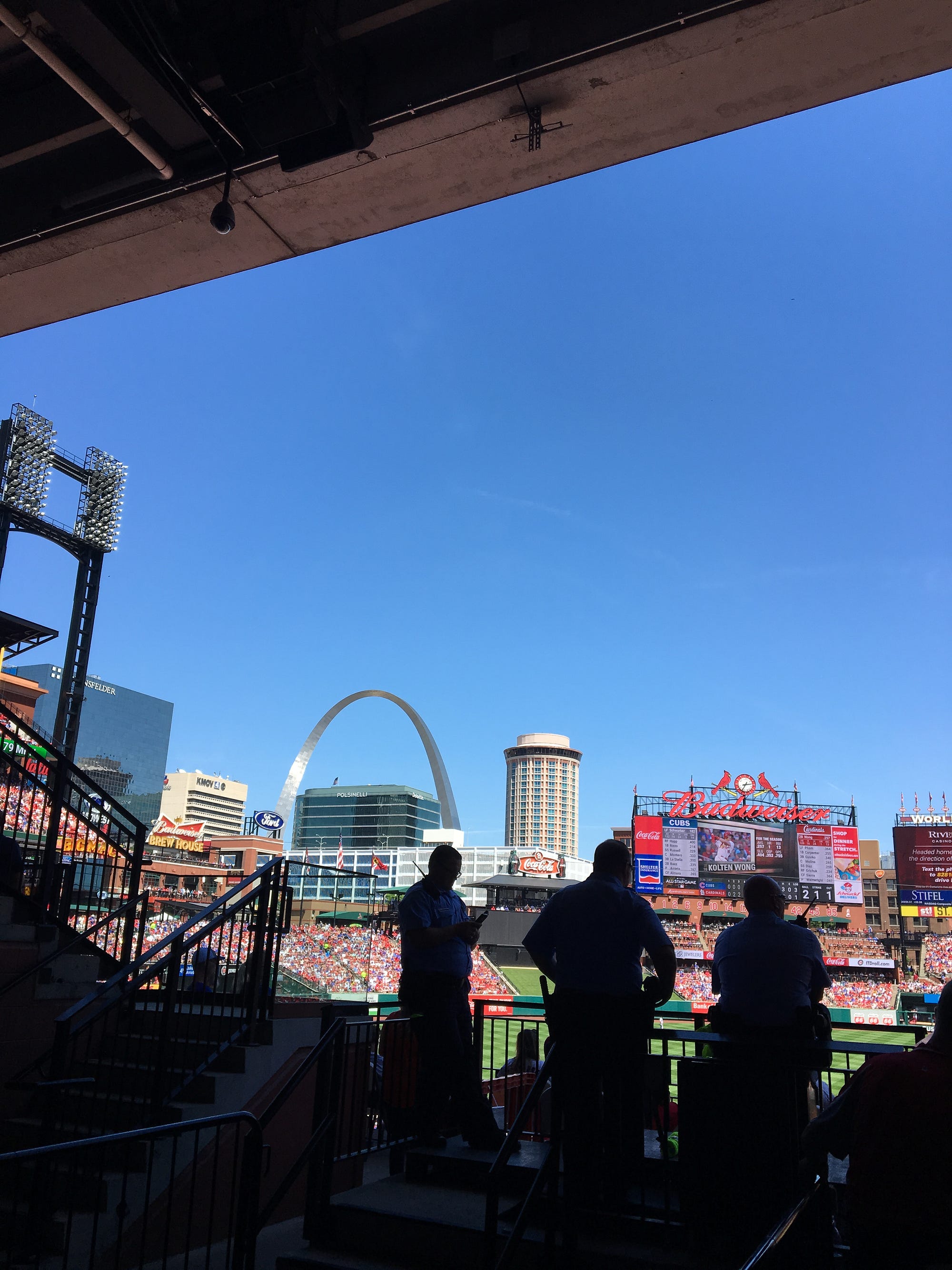 Can you bring a water bottle into Busch Stadium?