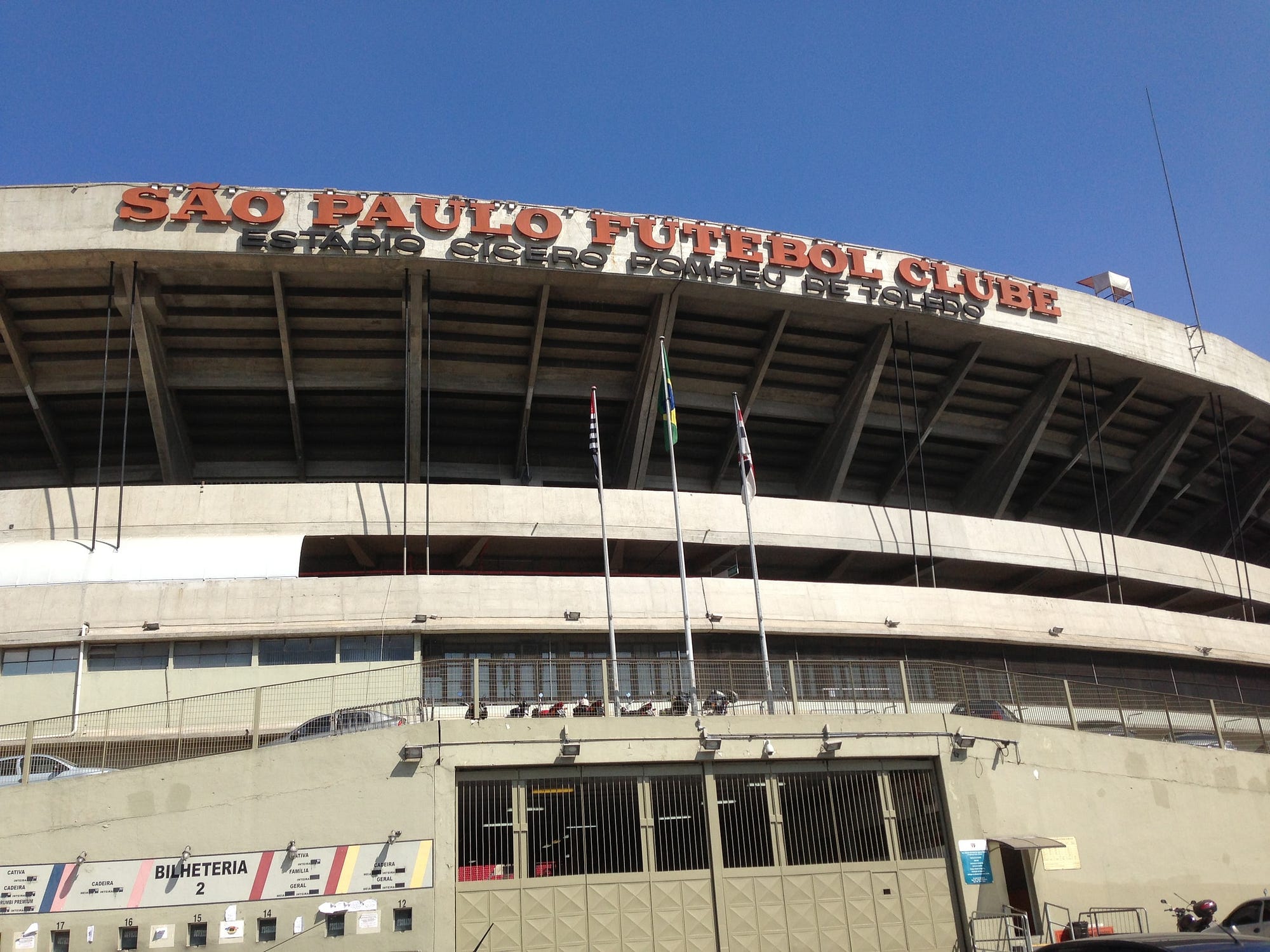 Agora é ir para o Morumbi e jogar com 10 Zagueiros