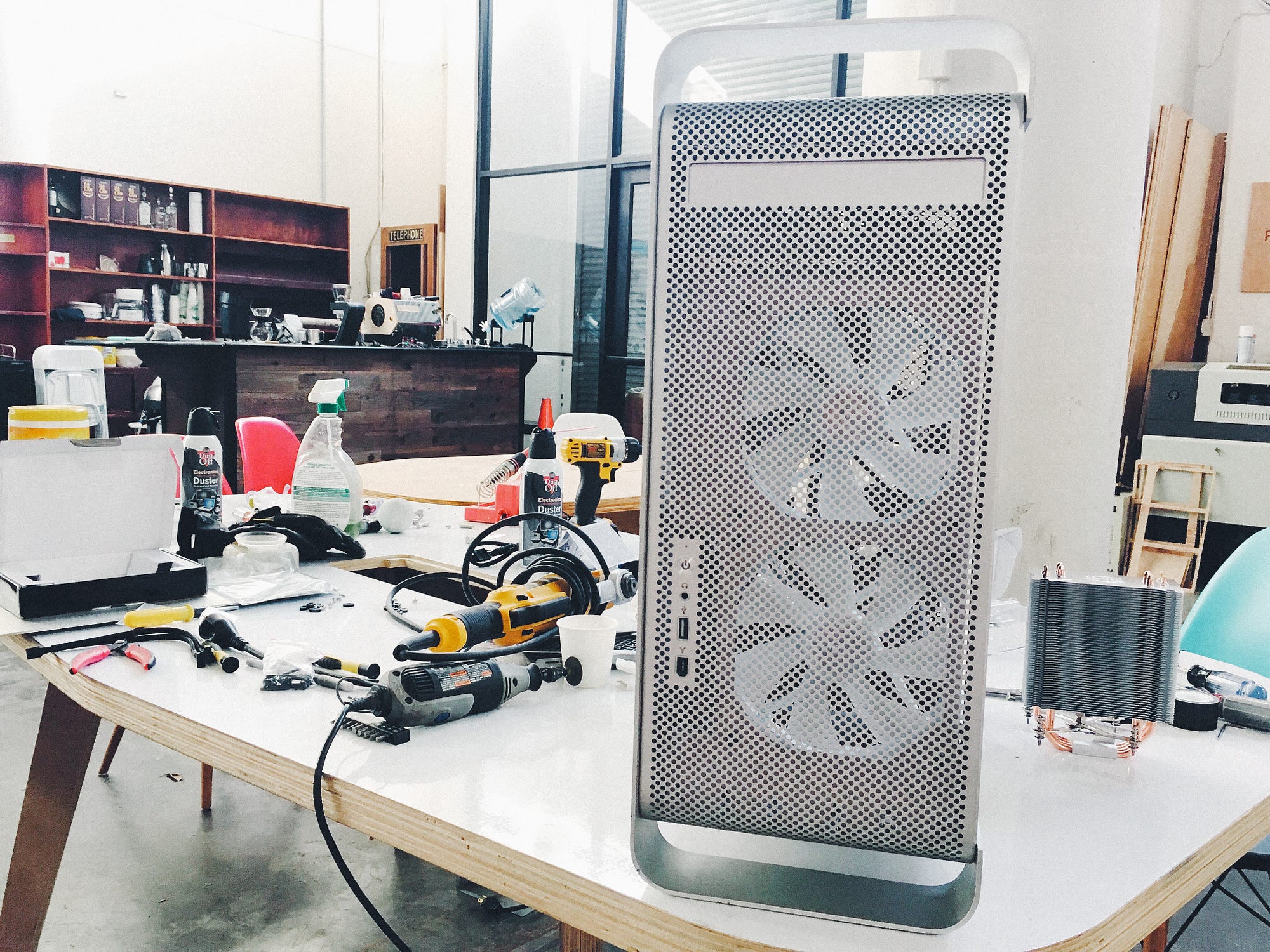 Retro Power Mac G5 Hackintosh. Rescuing a trashed retro
