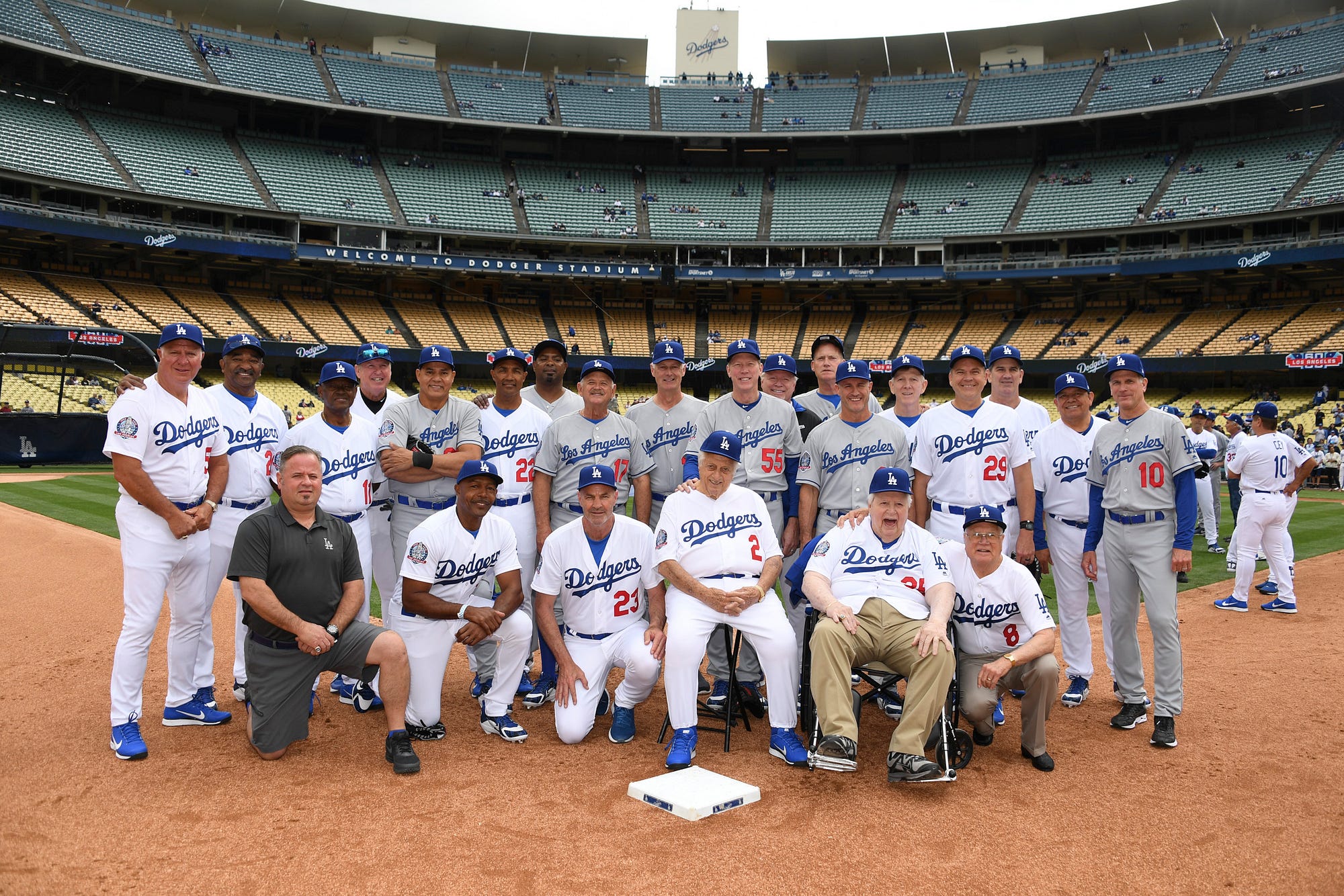 Dodgers celebrate 30th anniversary of 1988 champions at Alumni Game, by  Rowan Kavner