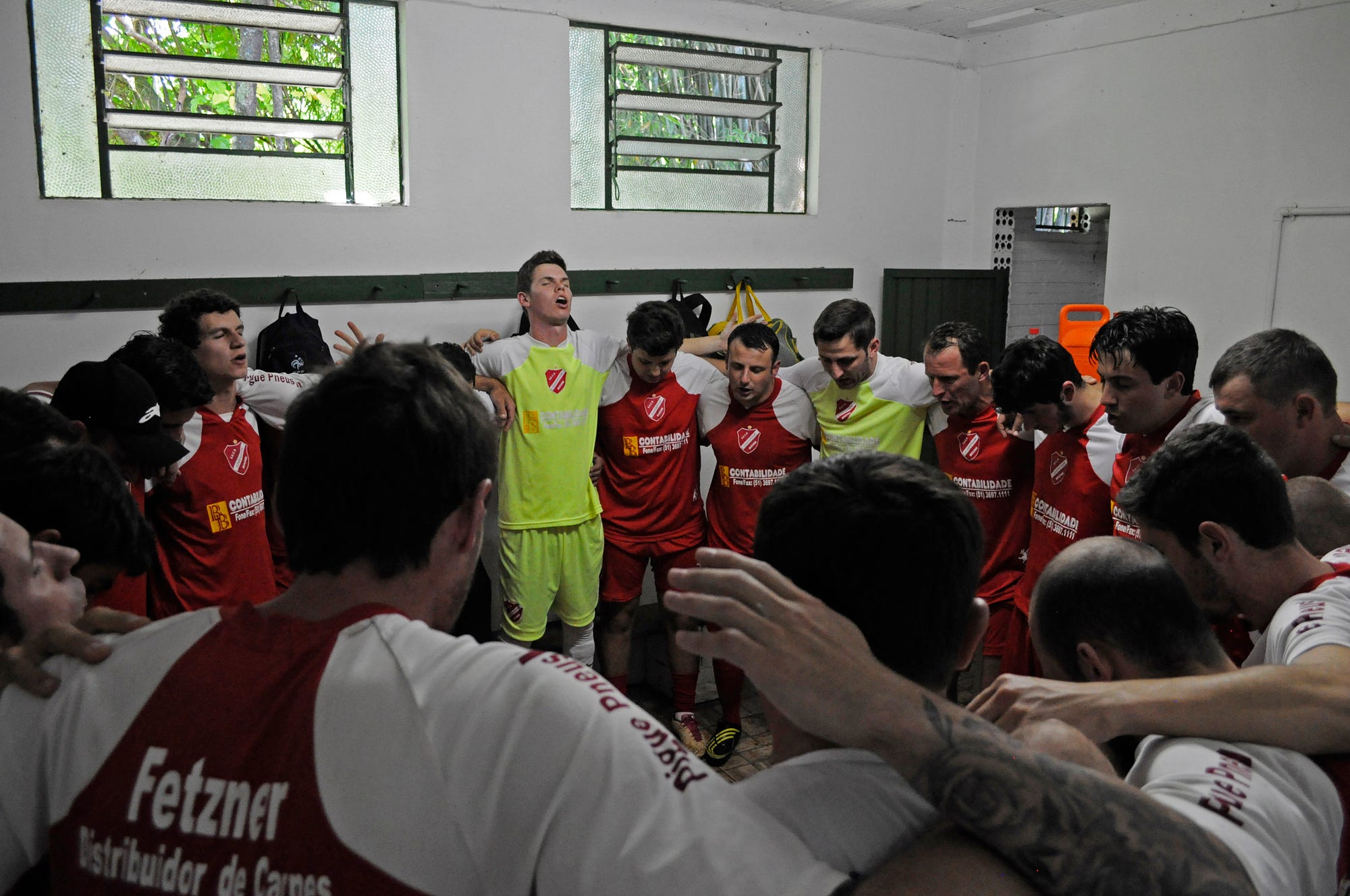 Juventude de Brochier e 11 Amigos estão a um empate da final da