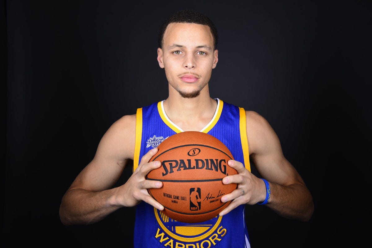 Curry é o primeiro jogador a ser eleito o melhor da NBA de forma unânime