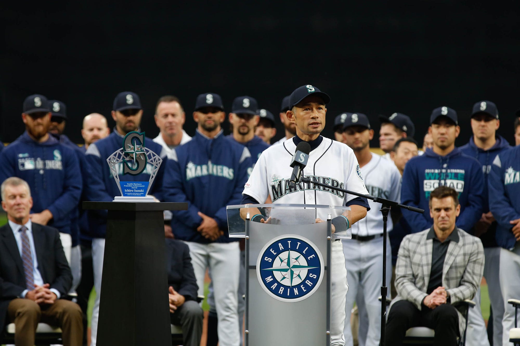 Ichiro Honored by Mariners, Gives Speech to Fans 