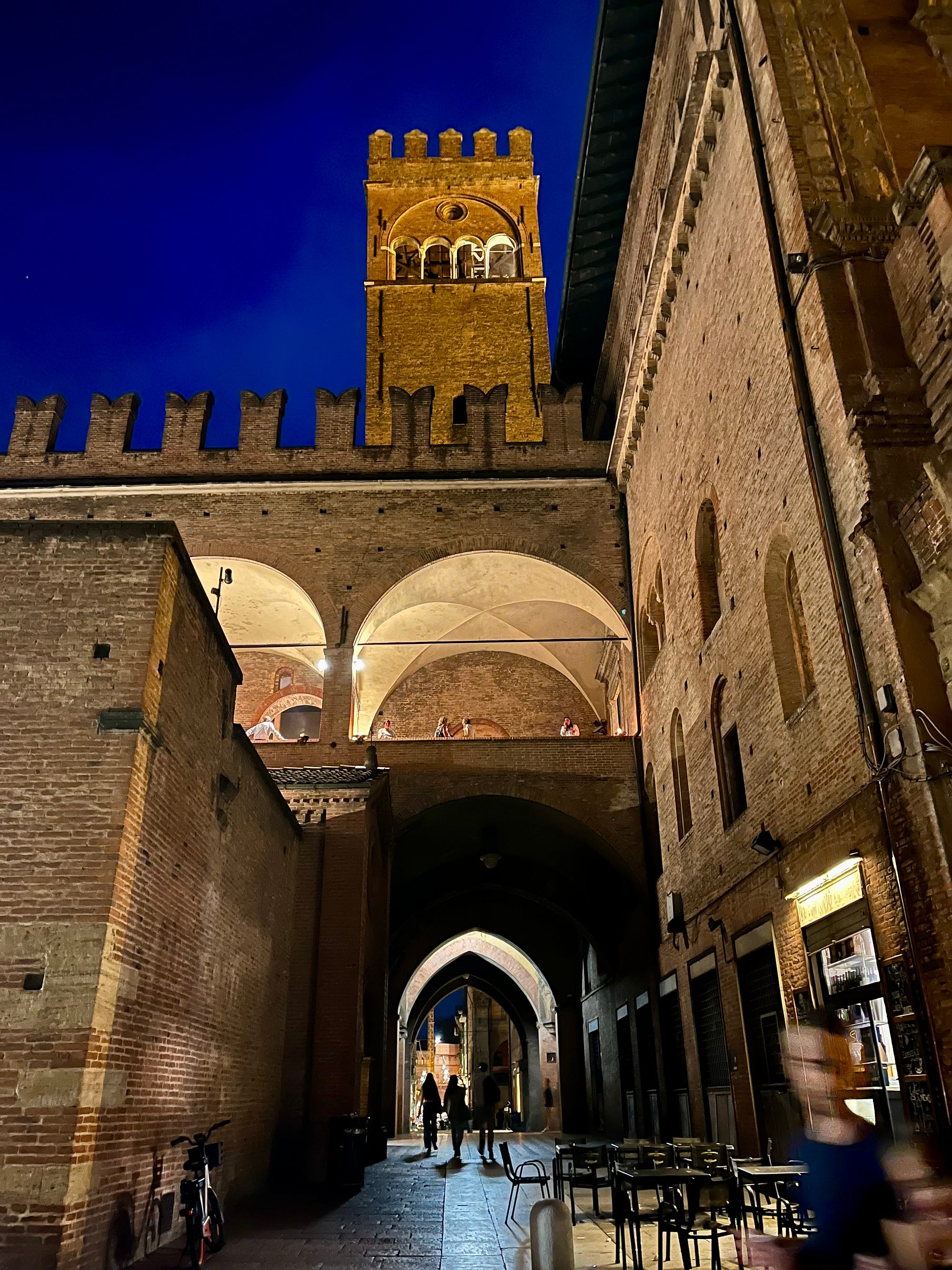 Geofencing on iOS. This article will illustrate how I used… | by  Enricomadonna | Medium, image size:2000x2667