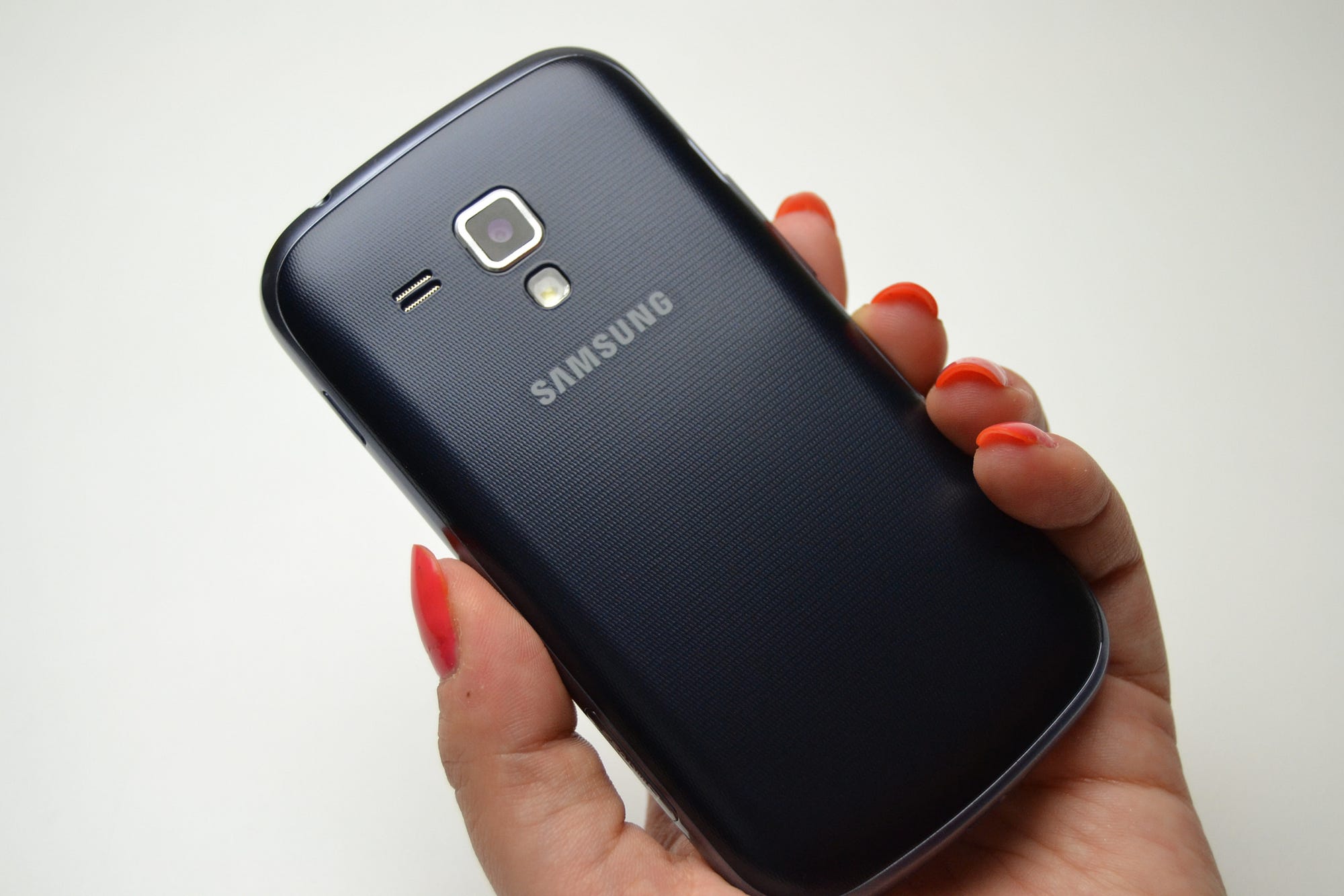 Resenha Smartphone Samsung Galaxy J5, by Stella Dauer