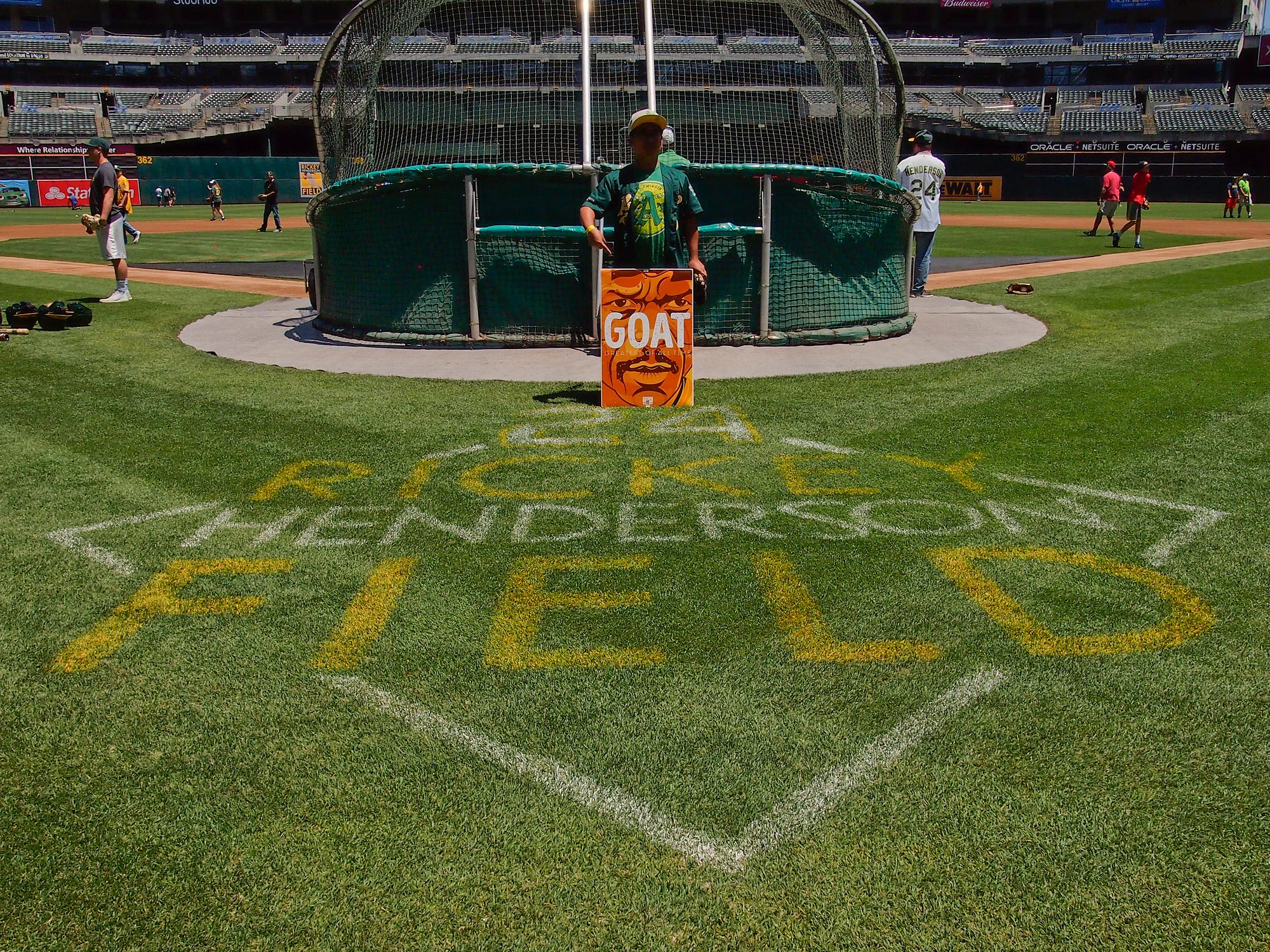 Athletics to honor Rickey Henderson by naming Coliseum field