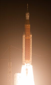 Artemis, la capsula Orion in viaggio verso la Luna