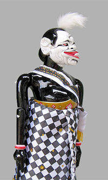 “Semar: A Symbol of Wisdom and Balance in Javanese Puppetry”